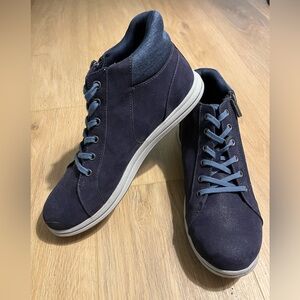 NWT Women’s Clark’s Cloudstepper Navy High-Top Shoes with side zipper Size 9